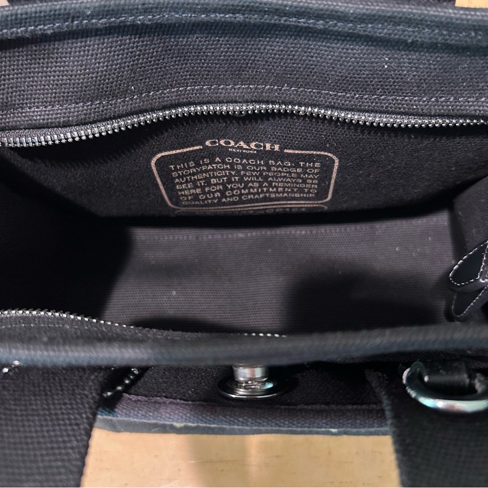 Coach cargo tote black canvas with gold script
Embroidery -CP164 cargo tote 26 - Picture 5 of 8
